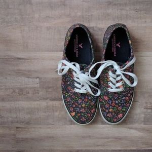 🌼AEO floral sneakers 🌼